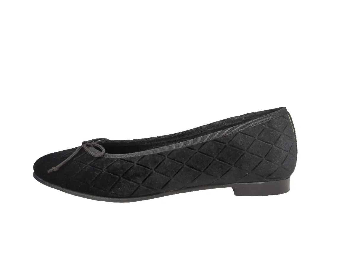 Andanines  Black Velvet Quilted Ballet Flat 541-46