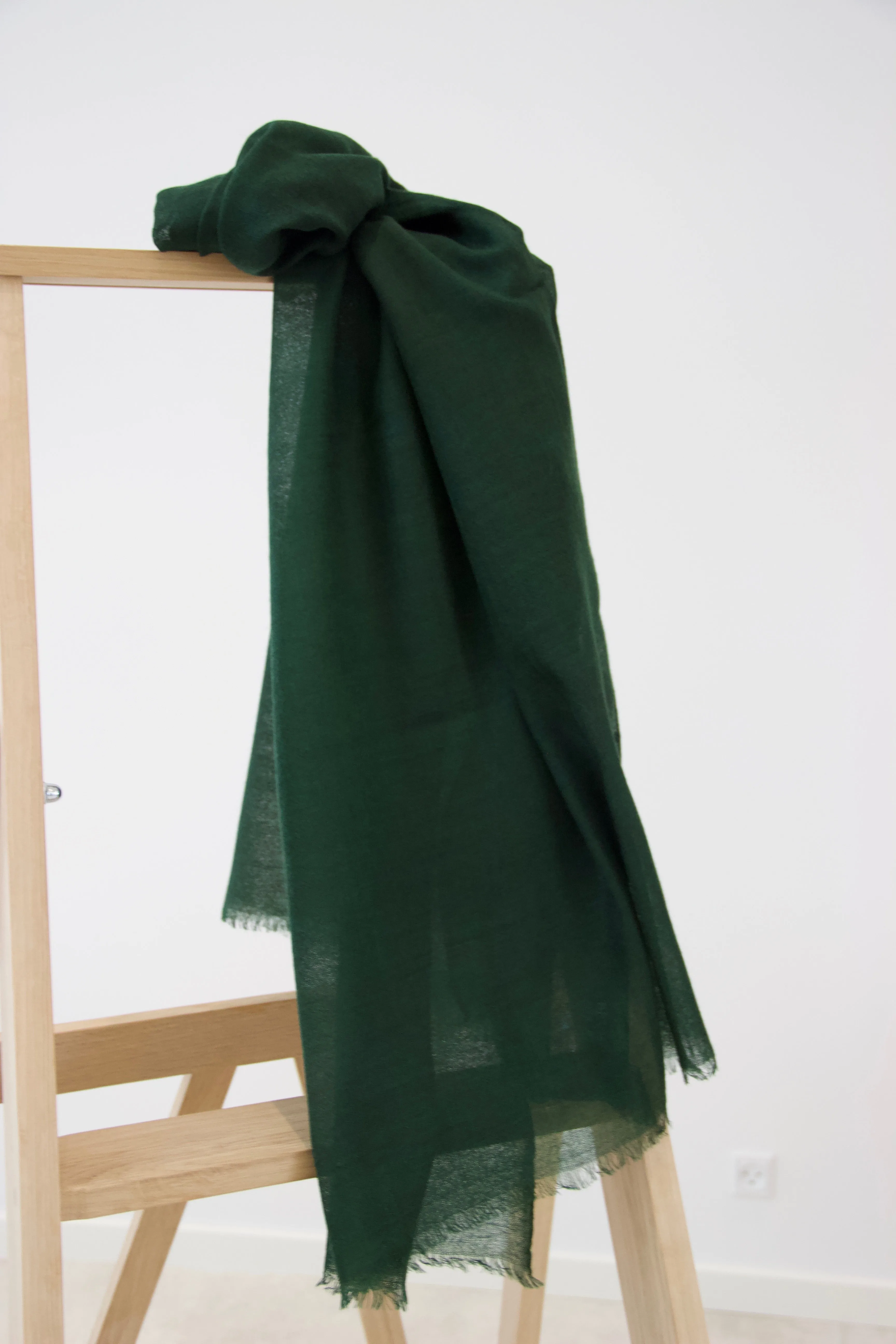 Green scarf in 100% pure soft wool