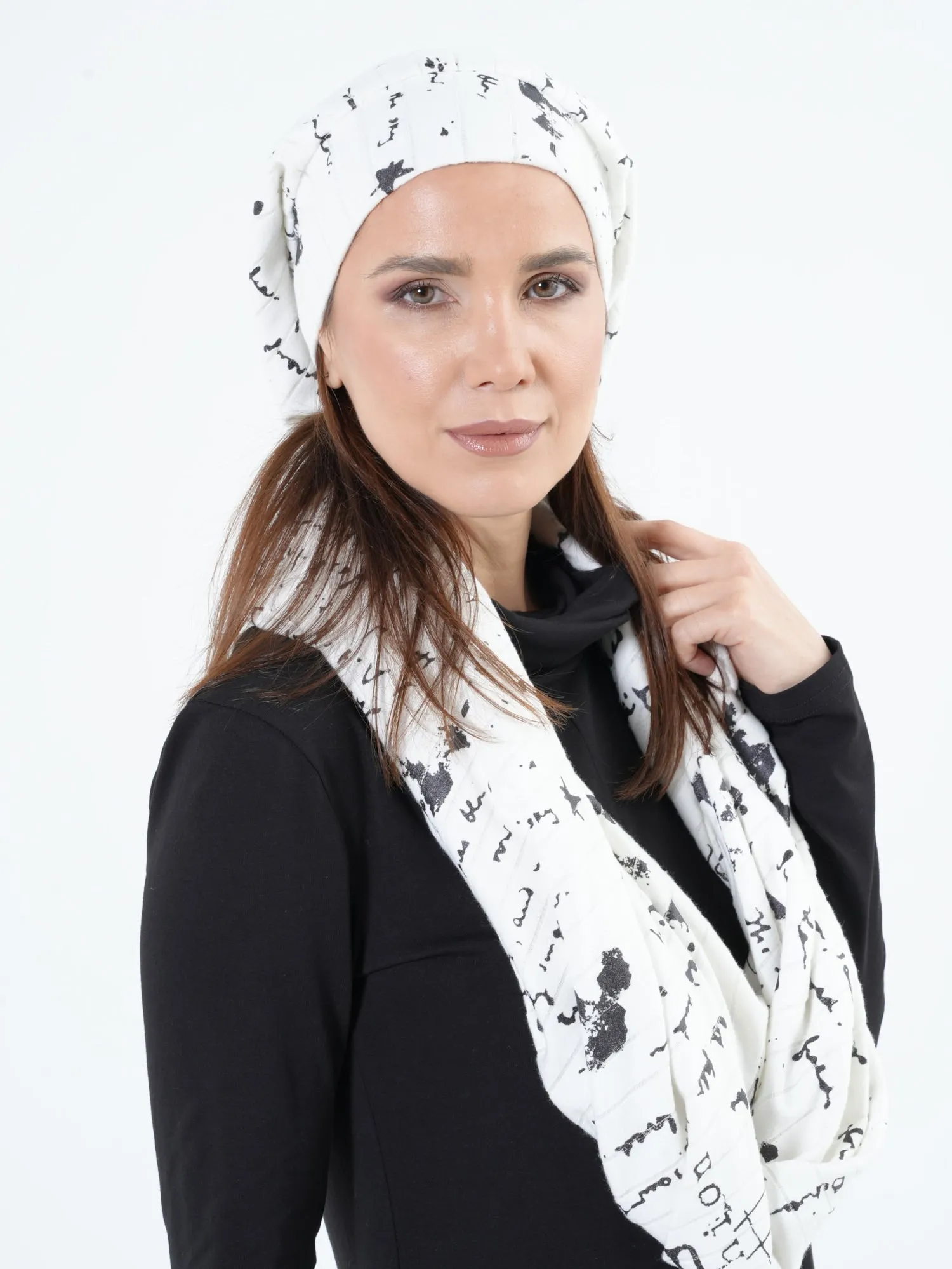 Set of Beanie and Scarf with Print