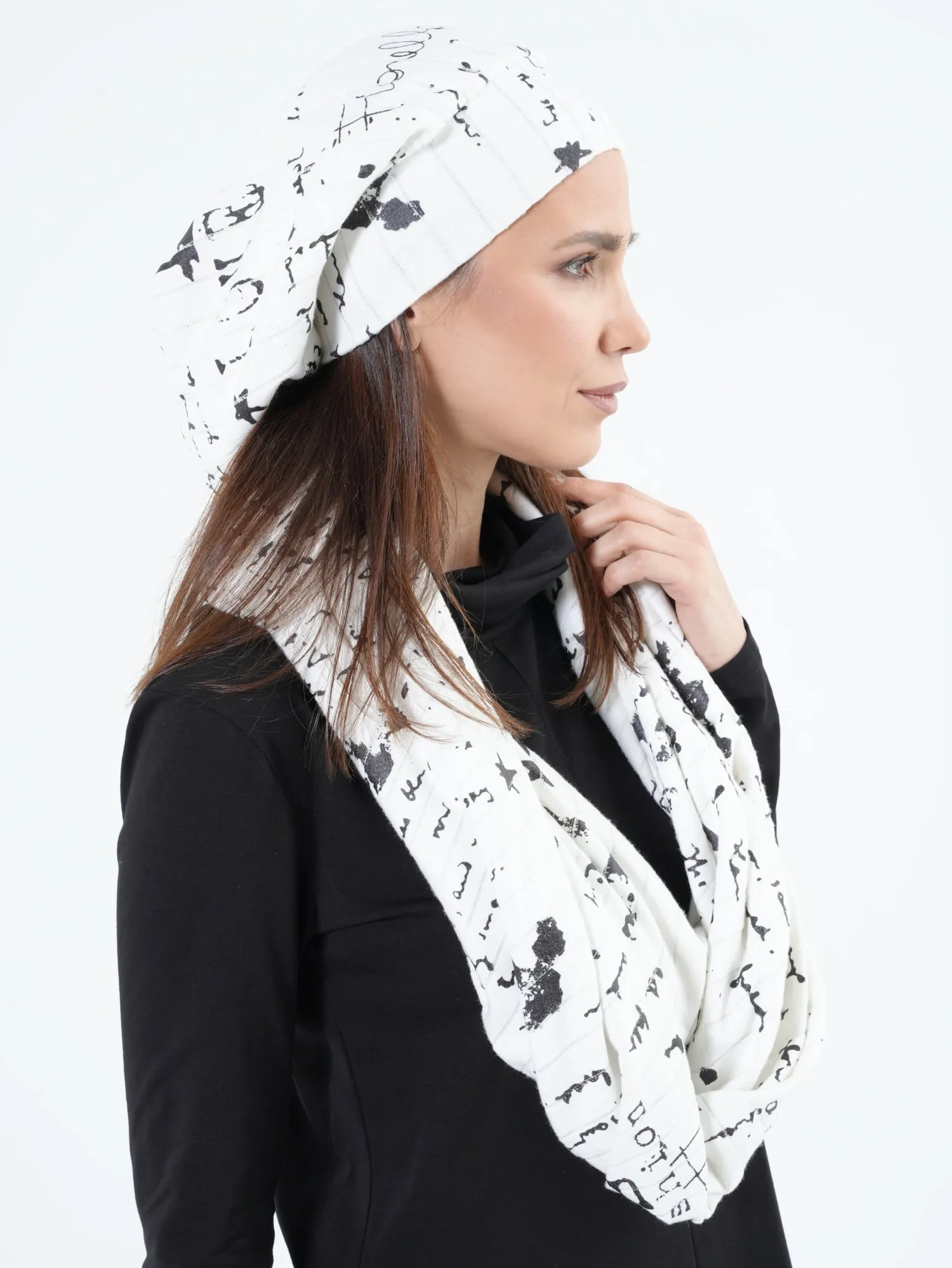 Set of Beanie and Scarf with Print