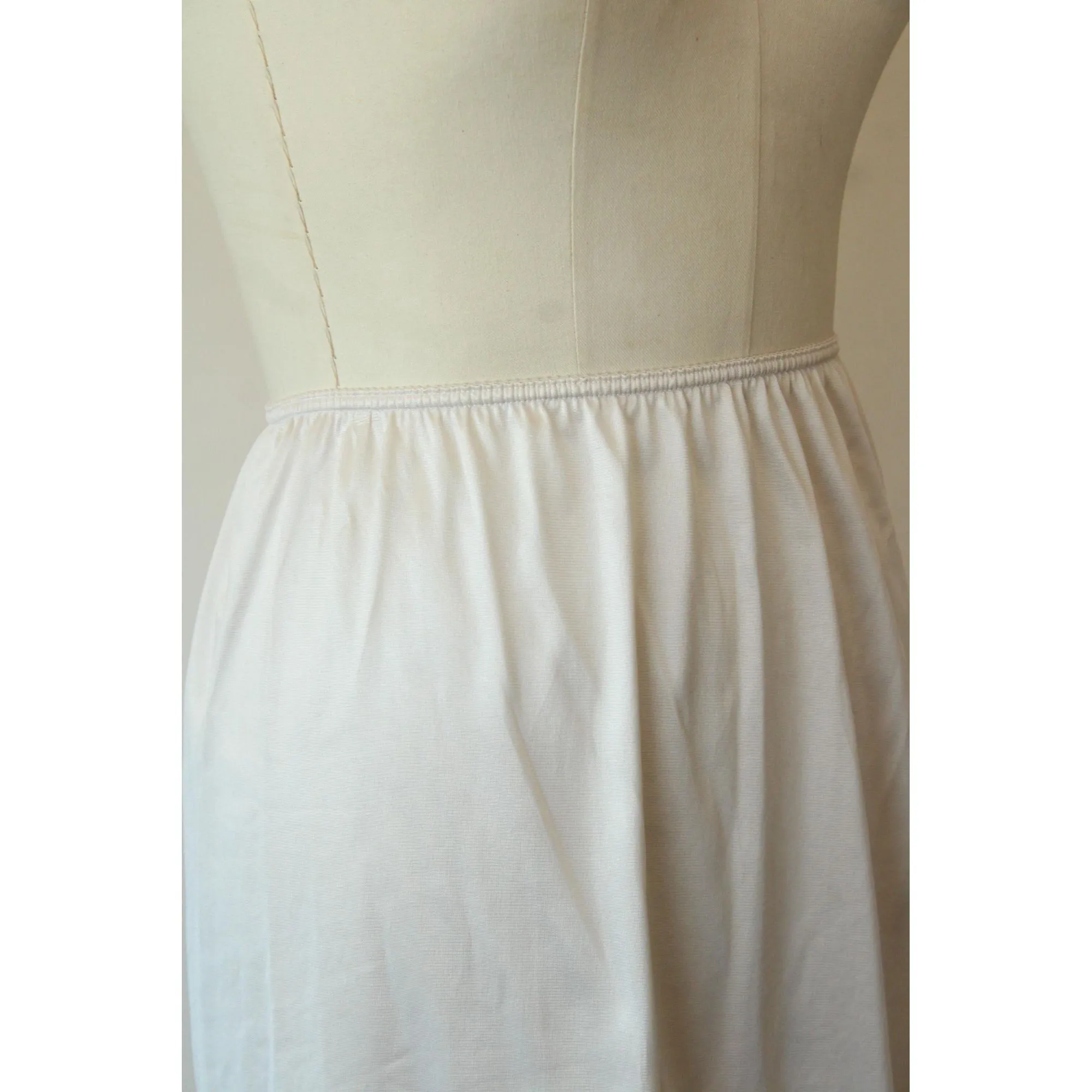 Vintage 1980s Warners White Nylon Half Slip