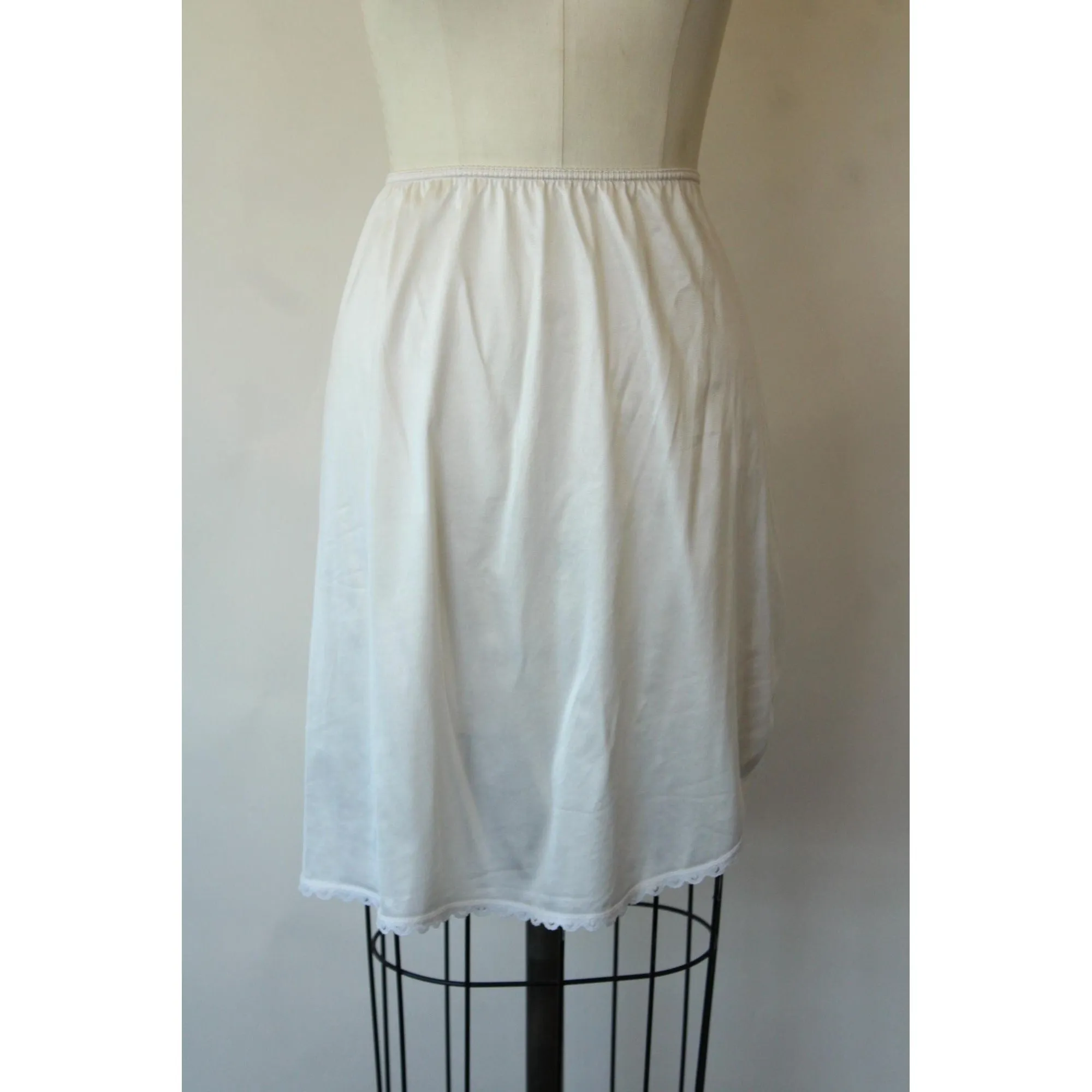 Vintage 1980s Warners White Nylon Half Slip