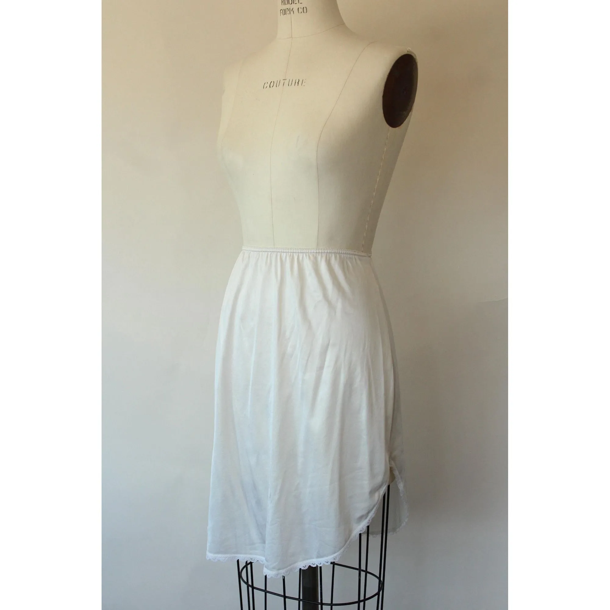 Vintage 1980s Warners White Nylon Half Slip