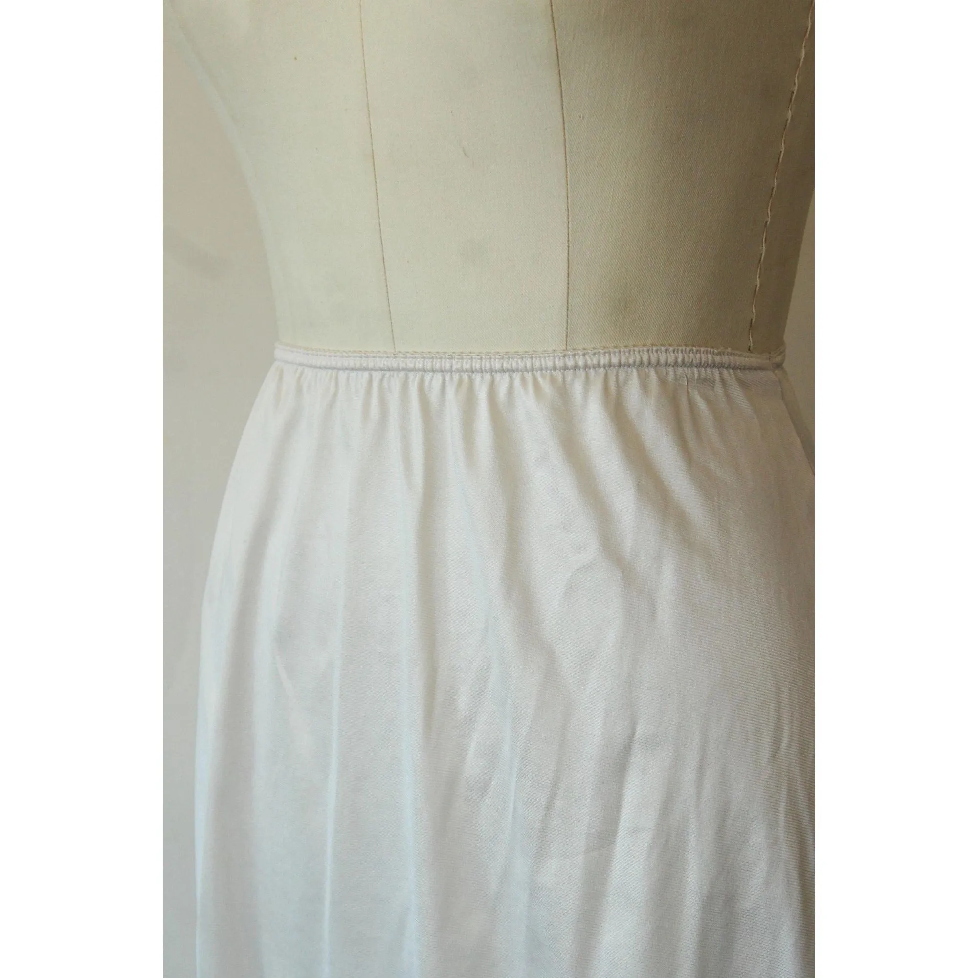 Vintage 1980s Warners White Nylon Half Slip