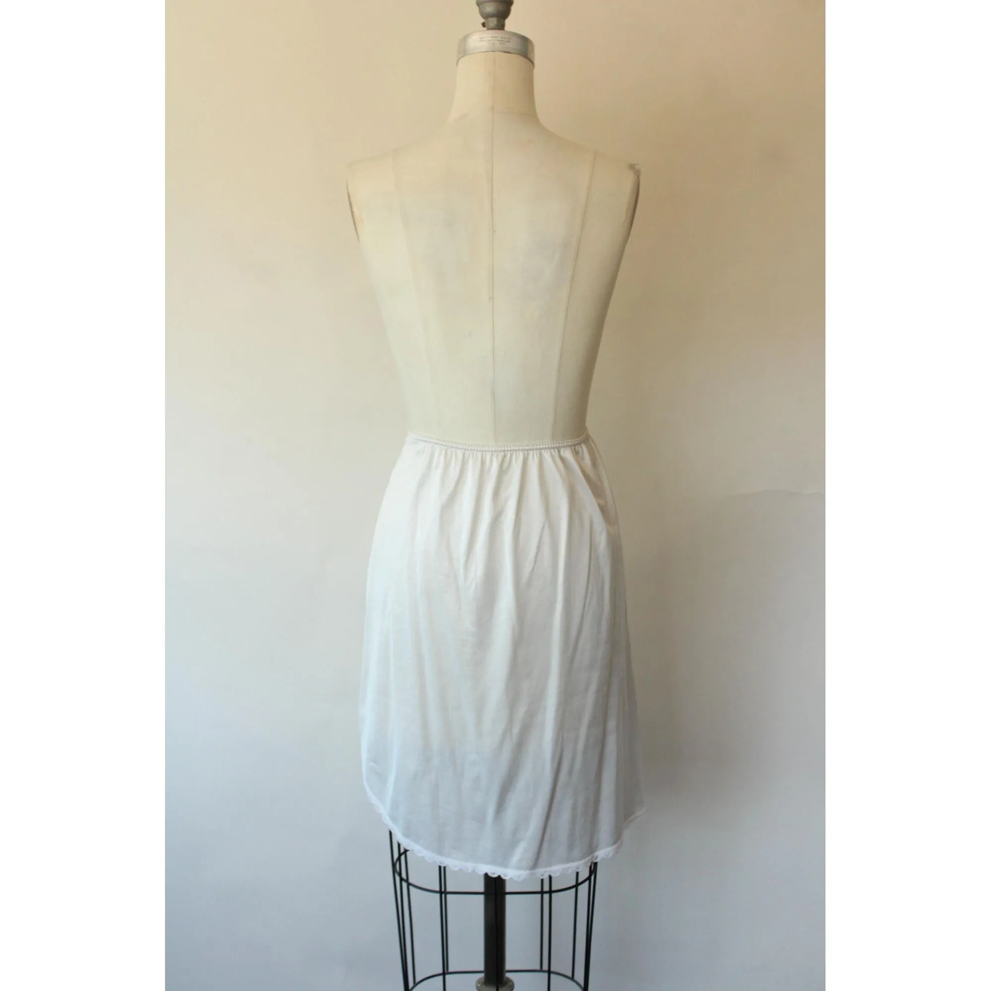 Vintage 1980s Warners White Nylon Half Slip